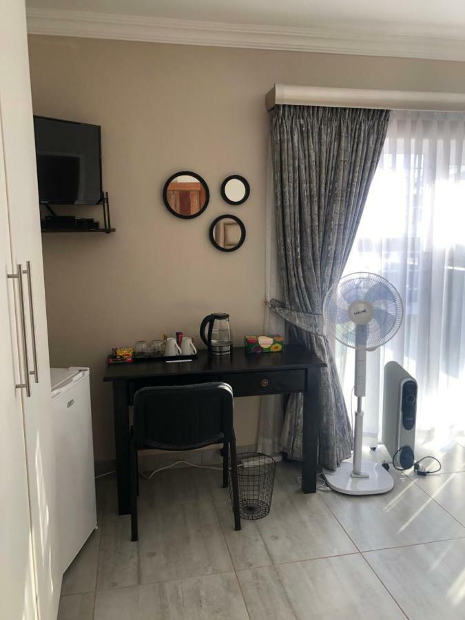 Bed & Breakfast 6 On Acacia Johannesburg