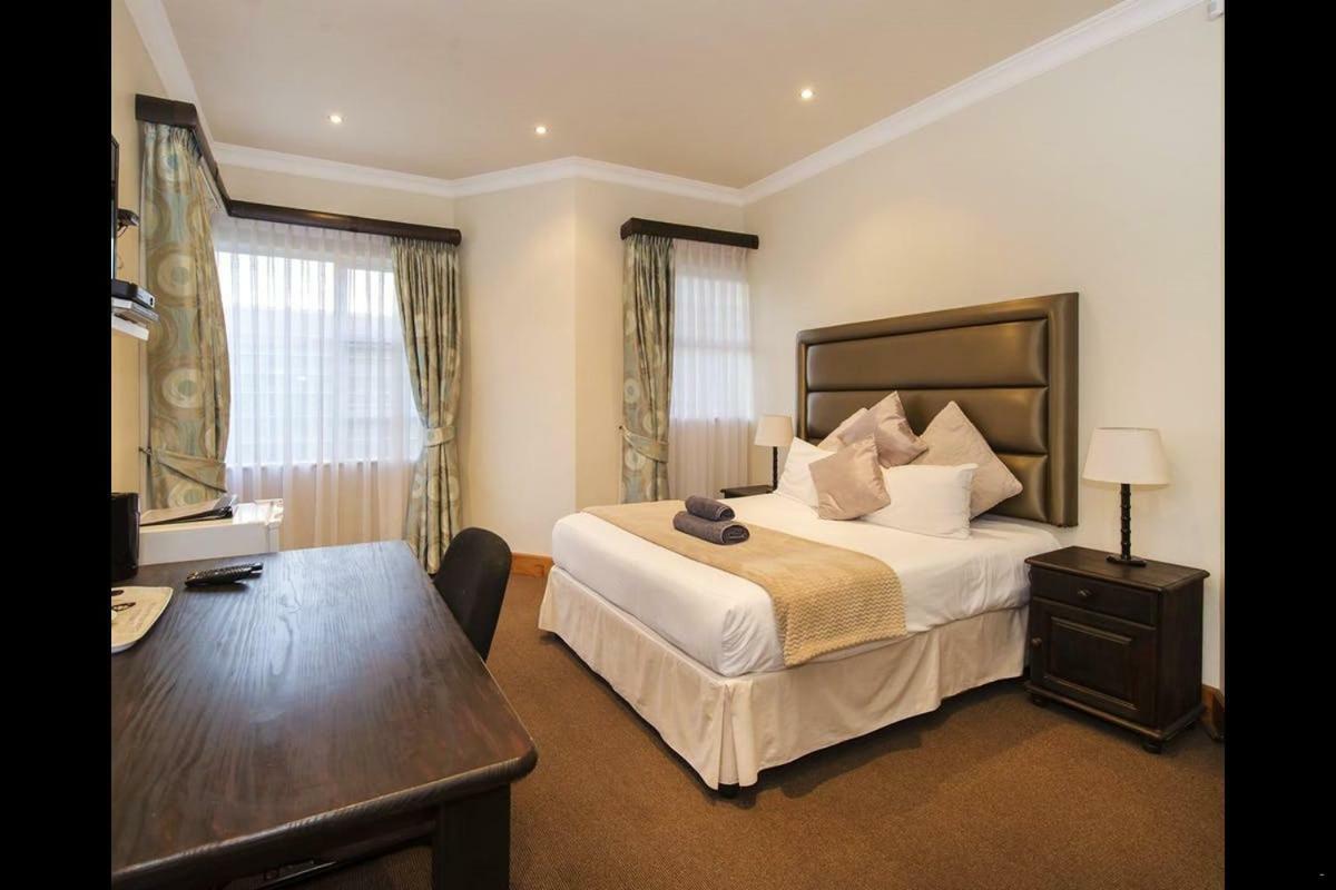 6 On Acacia Johannesburg